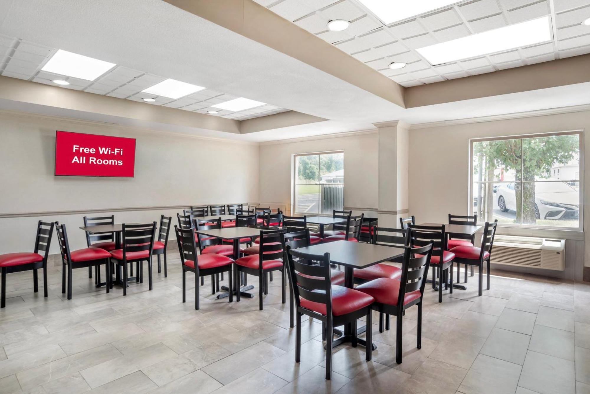 Red Roof Inn & Suites Vicksburg Exterior photo